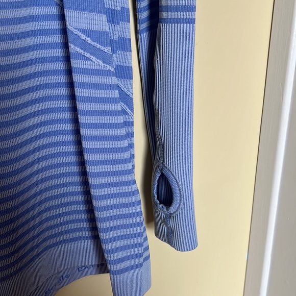 Lululemon womens size med - Picture 2 of 3